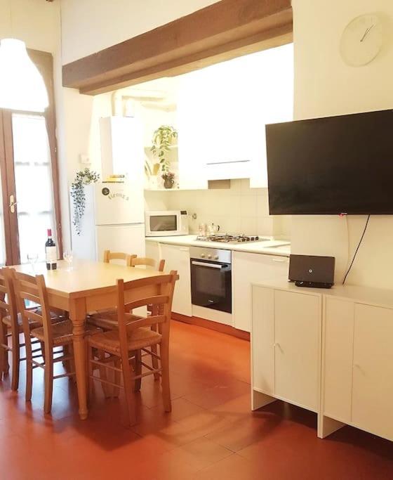 Cozy Apartment Near Train Station Florence Exterior photo