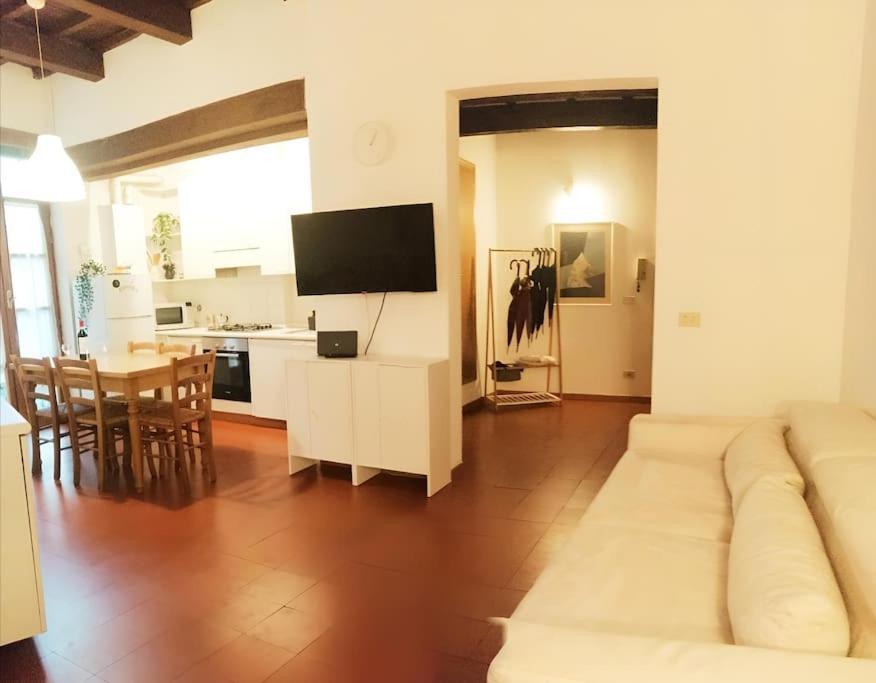 Cozy Apartment Near Train Station Florence Exterior photo